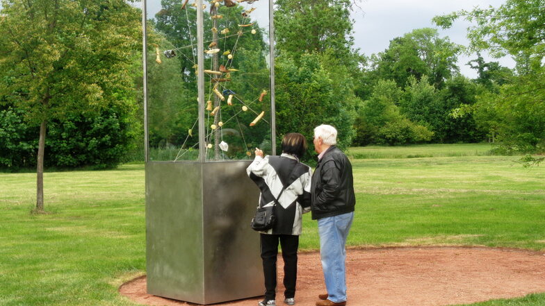 Im Großenhainer Stadtpark erinnert das Tornado-Denkmal an die Zerstörungen zu Pfingsten 2010.