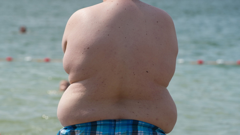 Spätestens im Sommer stören viele die Ringe aus Fett am eigenen Körper. Doch sie sind überhaupt ein Problem.