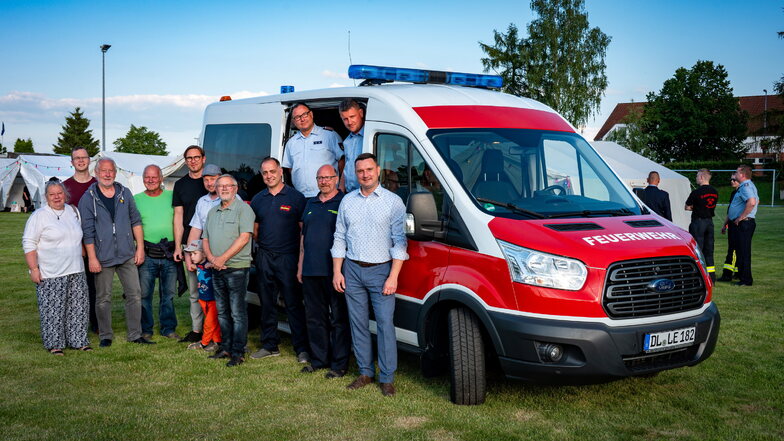 Zur Eröffnung des Jugendzeltlagers  ist der neue Mannschaftstransportwagen der Feuerwehr Leisnig am Donnerstagabend übergeben worden und war zum ersten Mal im Einsatz.
