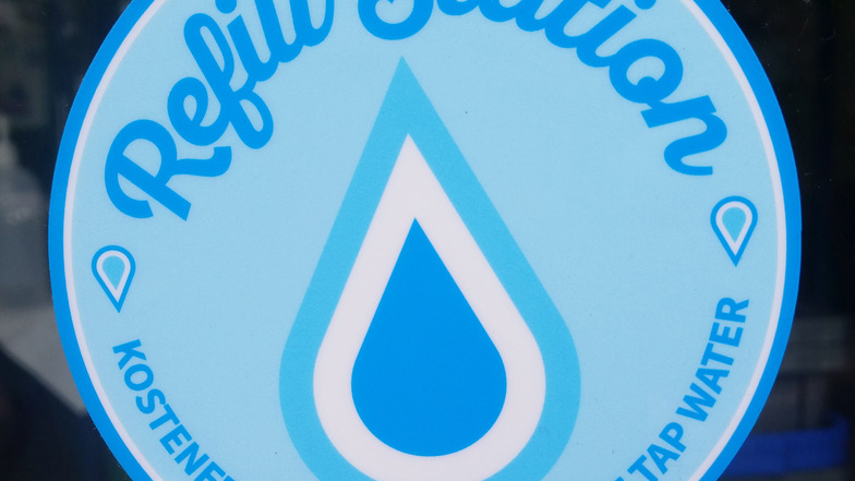 Dieses Symbol verrät, dass hier kostenlos Trinkwasser abgefüllt werden kann. Das ist jetzt an vier Stellen in Dresden-Gorbitz möglich.