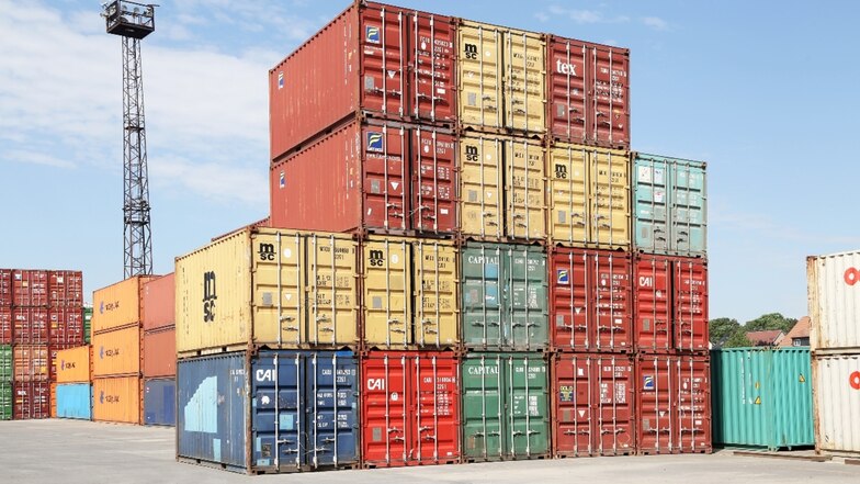 Im Umschlag von Containern soll sich die Kapazität des Riesaer Hafens verdoppeln. So sehen es die Planungen des Freistaates vor.