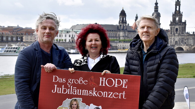 Matthias Pfitzner (l.), Viola Klein und Johannes Vittinghoff laden zum Hope-Konzert auf das Areal der Filmnächte am Elbufer ein.