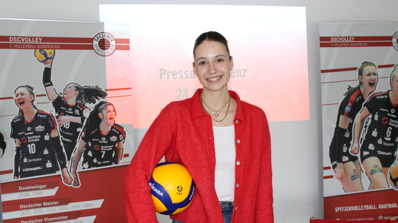 Julie Lengweiler, Nationalspielerin der Schweiz, unterzeichnete beim Dresdner SC einen Einjahresvertrag. Die 25-jährige Außenangreiferin strebt in Dresden eine Führungsrolle an.