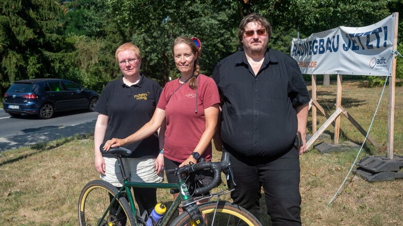 Ulrike Springborn, Isabell Gall und Mark-Andres Hohm fordern einen Radweg zwischen Weixdorf und Hermsdorf.