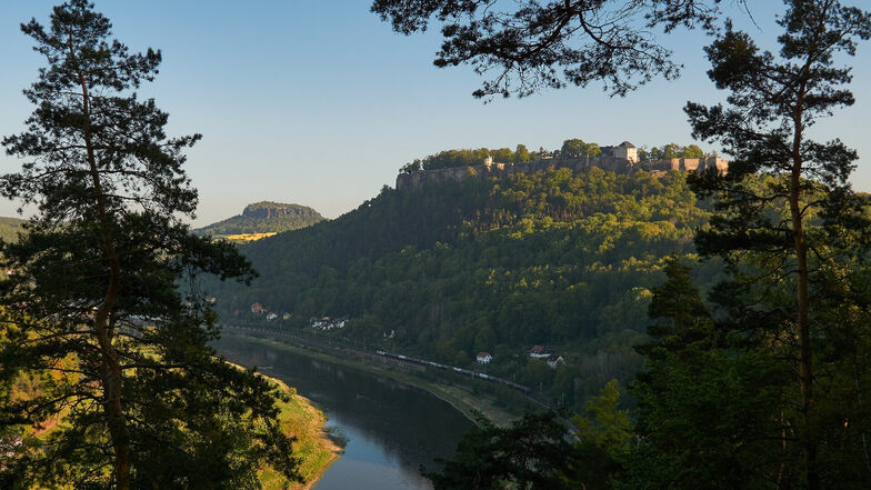 Du willst eine schöne Tagestour wandern? Diese Tour über Thürmsdorf zu den Bärensteinen führt über wunderbare Panoramawege und Tafelberge zu schönen Aussichten. Sie bietet die eine oder andere Überraschung und ist sehr abwechslungsreich. Nur für geübte Wanderer. Klick auf's Bild für mehr Infos zur Runde.