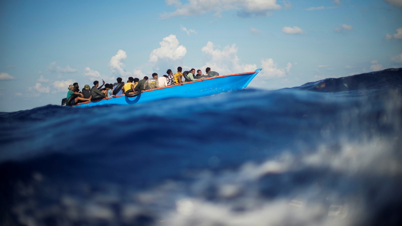 Ein Boot mit mehr als 20 Migranten an Bord ist vor der Insel Chios offenbar an einer Steilküste aufgelaufen (Archivbild).