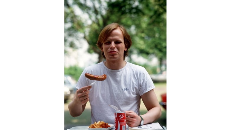 Herbert Gronemeier en junio de 1982: En aquella época, el cantante y actor disfrutaba comiendo perritos calientes y patatas fritas en público.