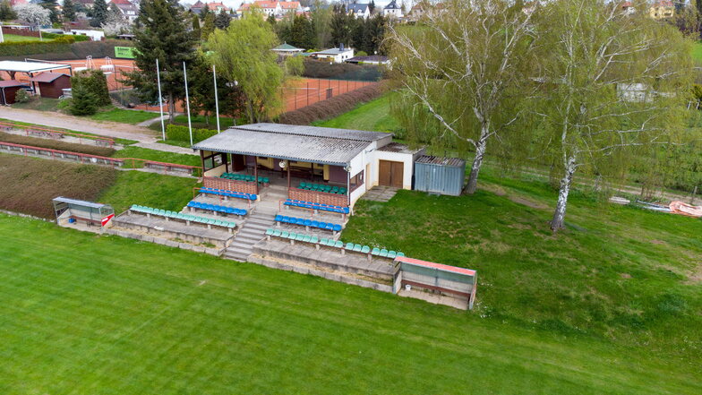Die marode Tribüne der Otto-Schuricht-Sportstätte in Leisnig wird erneuert. Eine moderne Kombi mit Vereinshaus gibt es nicht. Das ist zu teuer.