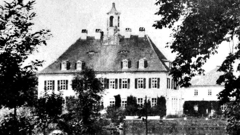 Das ursprüngliche zweigeschossige Schloss Lauterbach um das Jahr 1850.