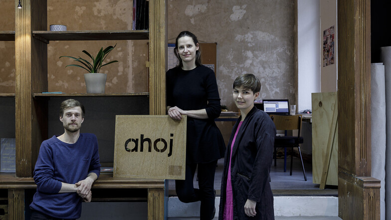 Lorenz Kallenbach, Anna Caban und Maria Oberländer haben in der Görlitzer Landeskronstraße 4 die Existenzgründerbegleitung "ahoj" eröffnet.