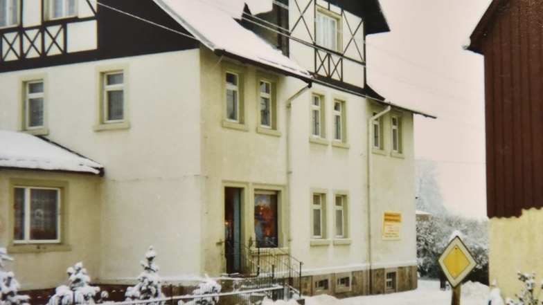 Die erste Filiale unterhielt Schröder in Hartmannsdorf bis 1993.