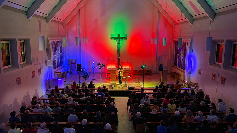 Etwa 200 Zuhörer erlebten das Konzert in der St. Hedwigs-Kirche als einen Höhepunkt eines Danktages zum 20-jährigen Bestehen der Palliativstation am St. Carolus Krankenhaus.