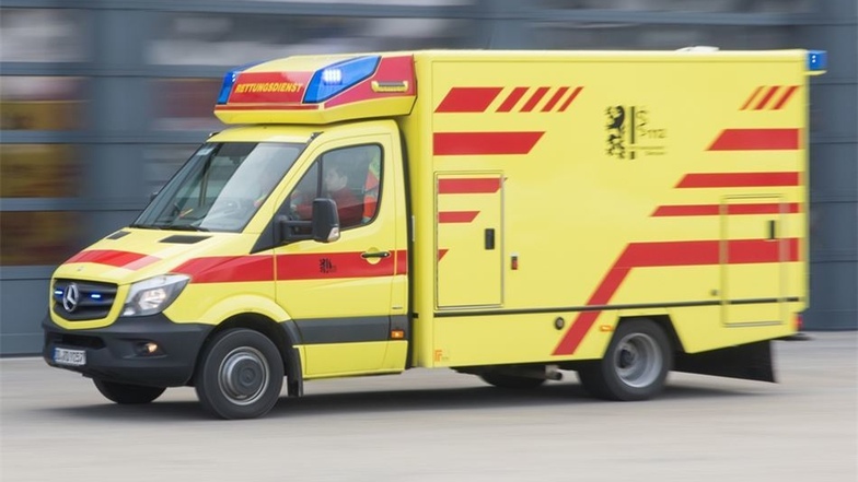 Rettungswagen sind derzeit verstärkt im Einsatz, um Dresdner in die Notaufnahme zu bringen.