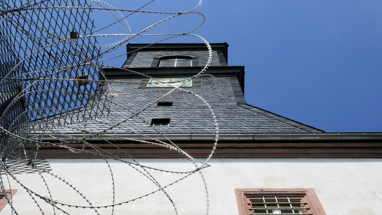 In der JVA Waldheim attackierte ein Gefangener einen Vollzugsbediensteten.