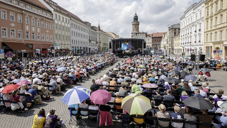 Zu den großen Festgottesdiensten auf dem Görlitzer Obermarkt versammelten sich jeweils 1.500 Mitwirkende und Besucher.