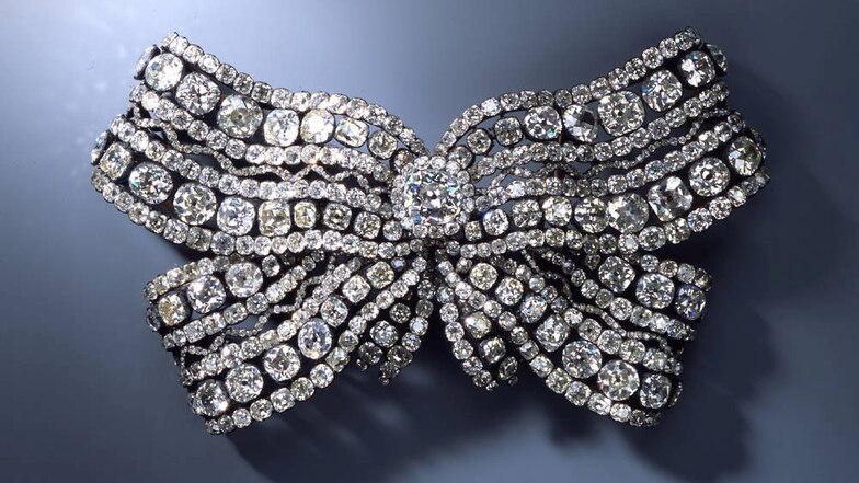 Große Brustschleife der Königin Amalie Auguste: 18.121.600 Euro, noch immer vermisst