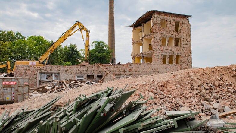 Schon im Juli verschwand alte Bausubstanz auf dem ehemaligen BTZ-Gelände. Jetzt erfolgt der nächste Abriss.