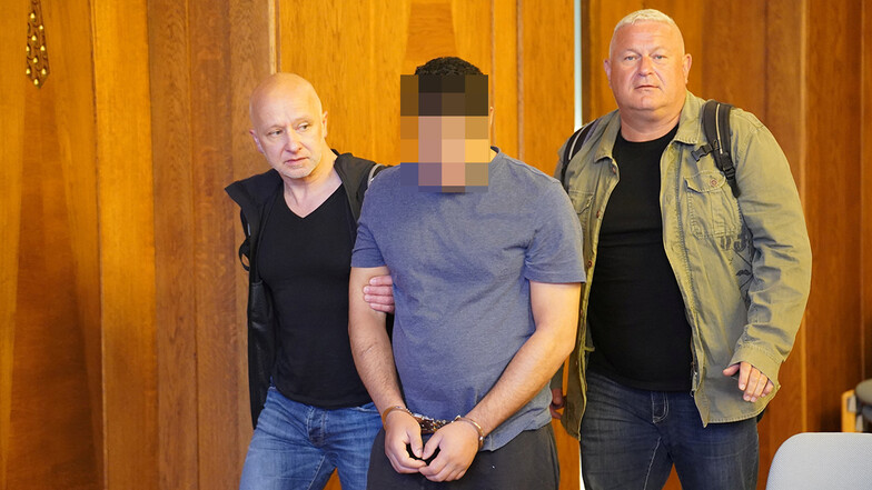Der Angeklagte wurde aus dem psychiatrischen Krankenhaus in Arnsdorf vorgeführt. Dort ist er bis zur Verurteilung übergangsweise untergebracht.