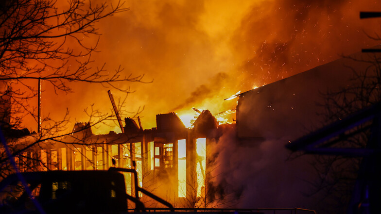 Am 31. Dezember ist eine Lagerhalle in Limbach-Oberfrohna (Kreis Zwickau) abgebrannt.
