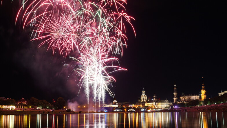 Auch in diesem Jahr wartet auf die Besucher des Stadtfests Canaletto in Dresden wieder ein Abschlussfeuerwerk.