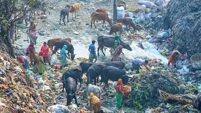Emran Hossain fotografierte den Alltag auf der Mülldeponie Anandabazar in Chittagong, Bangladesch.