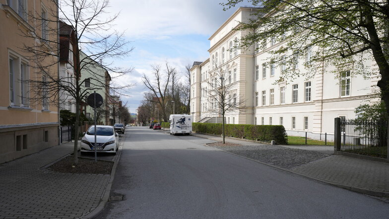 Die Pestalozzistraße in Löbau ist Schauplatz Elterntaxi-Kontrollen der Stadt Löbau.
