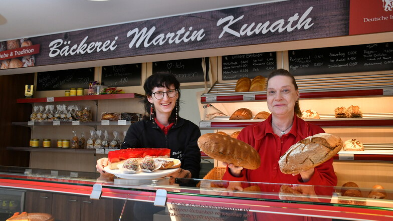 Hannah Kunath und Jeanett Müller in der neuen Bäckerei-Filiale in Ullersdorf.