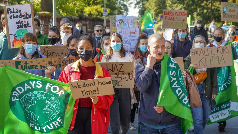 Etwa 40 Leute haben am Freitag in Bautzen beim Klimastreik mitgemacht. Auch in anderen Städten gingen Anhänger der Klimaschutz-Bewegung Fridays for Future auf die Straße.