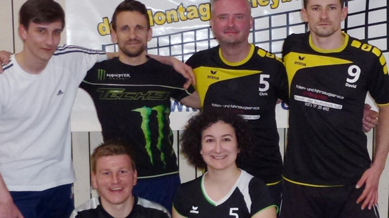 Beim Mitternachtsturnier der Hobby-Volleyballer in Wittichenau war das Team von Groß Särchen zum 3. Mal Sieger und gewann den Wanderpokal auf Dauer.