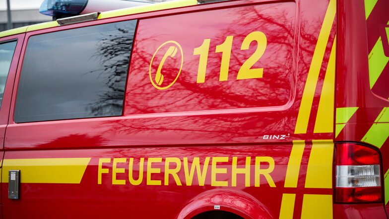 Zu zwei größeren Bränden musste die Feuerwehr in Dresden in der Nacht zu Freitag ausrücken.