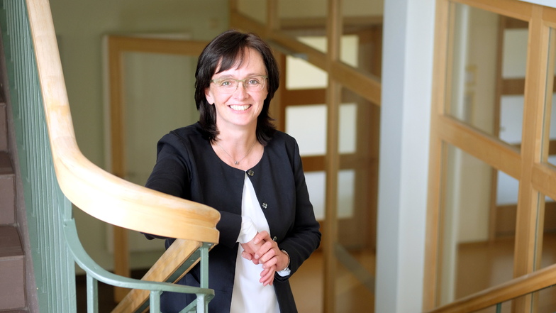 Im Meißner Landratsamt: Janet Putz, die am Donnerstag vom Kreistag wiedergewählte 1. Beigeordnete des Landkreises und zugleich Kreiskämmerin. Ihr neuer Haushalt für 2023/24 liegt jetzt vor.