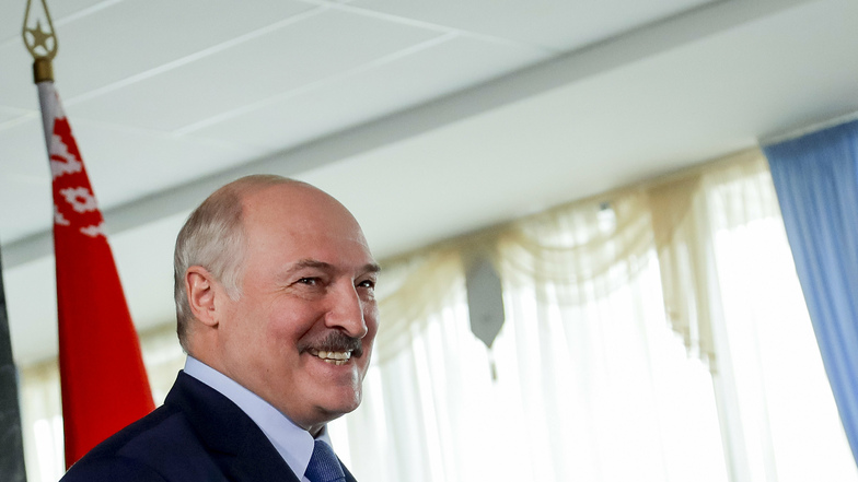 Alexander Lukaschenko, Präsident von Belarus, hat nach staatlichen Angaben die Wahl mit deutlicher Mehrheit gewonnen. Das bezweifeln die Demonstranten im Land.