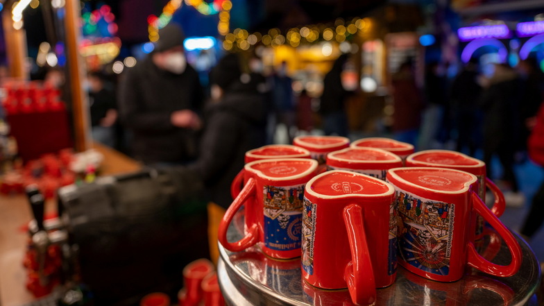 Die Glühwein-Tassen werden wohl leer bleiben: Auch die Städte in Südbrandenburg an der Grenze zum Kreis Meißen sagen gerade ihre Weihnachtsmärkte ab.