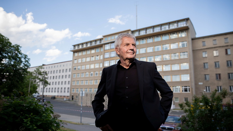 Roland Jahn, scheidender Leiter der Stasiunterlagenbehörde, steht auf dem Gelände der ehemaligen Stasi-Zentrale in Berlin-Lichtenberg.