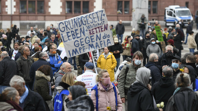Am Wochenende wollen Tausende Menschen bei einer Demonstration in Leipzig gegen die von Bund und Ländern beschlossenen Corona-Maßnahmen protestieren.