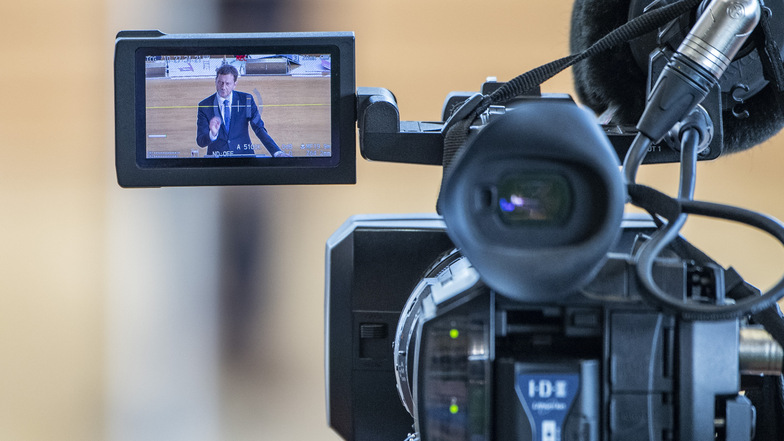 Sachsens Ministerpräsident Michael Kretschmer wird vom Fernsehen genau beobachtet – erst recht nach seinem Vorstoß zum Gebührenstreit.