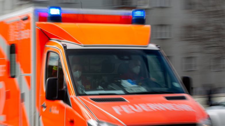 In Berlin hat ein 19-Jaähriger den Sturz aus dem siebten Stockwerk überlebt.