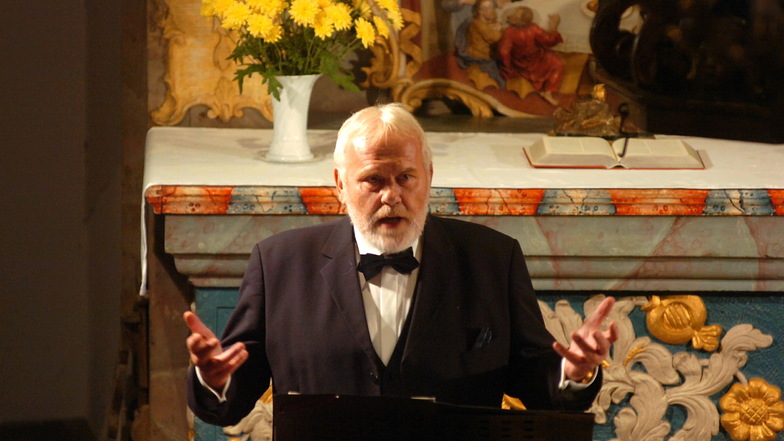 Gunther Emmerlich ist bekannt für seine Kirchenkonzerte und auch in der Oberlausitz immer wieder zu Gast - hier bei einem früheren Auftritt in der Bergkirche Oybin.