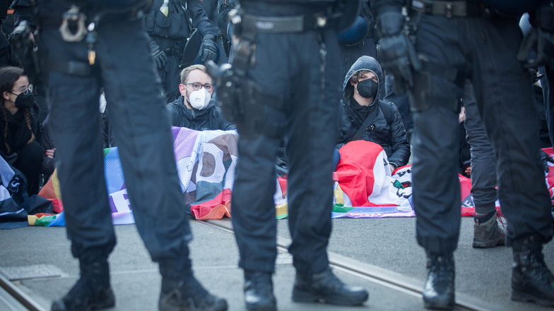 Demos, Protestaktionen, Gedenkveranstaltungen: Die Polizei ist am 11. und am 13. Februar in Dresden besonders gefordert.