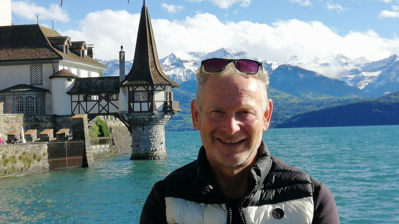 Berge, Wasser und schöne historische Gebäude, das ist die Schweiz. Hier am Thunersee unweit von Bern lebt der gebürtige Heidenauer Jürg Wisbach seit zehn Jahren.