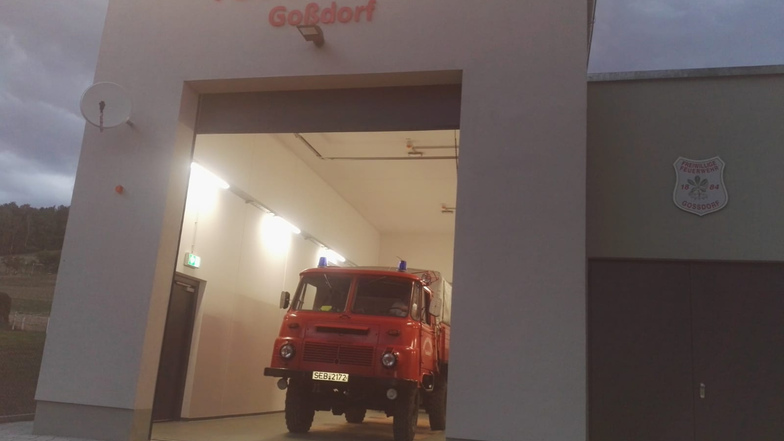 Ausgedient. So wie der Robur LO der Goßdorfer Feuerwehr wurden zwei weitere Autos ausgemustert.
