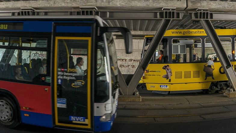 Wer in diese Görlitzer Straßenbahn einsteigt, zahlt derzeit 1,50 Euro für eine Fahrt. Ab August 2019 sind es zehn Cent mehr.