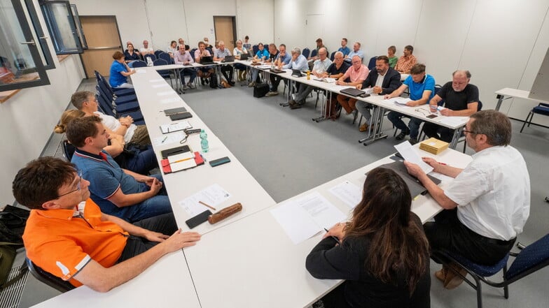 Die erste Sitzung des neu gewählten Gemeinderates von Moritzburg fand im Georg-Reitz-Saal der Grundschule statt. Diese hat vor kurzem ihre neuen Räume in dem Multifunktionsgebäude bezogen, bald folgen Feuerwehr und Rettungskräfte.