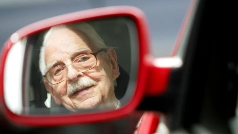 Autofahren im Alter: Senioren sind offen für Fahrtauglichkeitstests