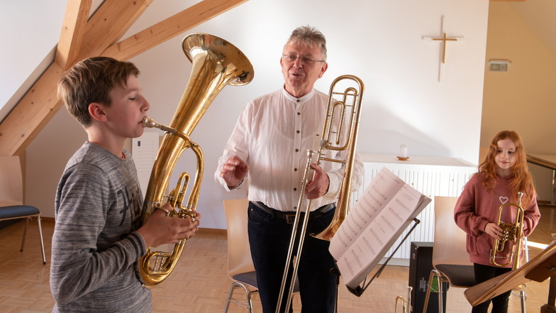 Anton Böhnisch lernt das Baritonhorn und Hanna Besser will Trompete spielen. Beide sind gut motiviert im Unterricht bei Joachim Jänke.