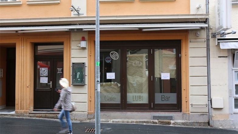 Noch ein Döner: In das ehemalige „Savi“ auf der Bautzener Straße wird ein Döner mit Pizzeria einziehen. Das bestätigte Vermieter Henryk Haußer-Knabe gegenüber der SZ. Zuletzt war das Café „Lubi Bar“ einige Monate dort ansässig.