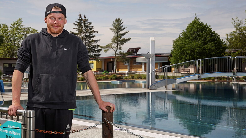Bademeister Jakob Hesse freut sich schon auf viele Badegäste im modernisierten Nixenbad.