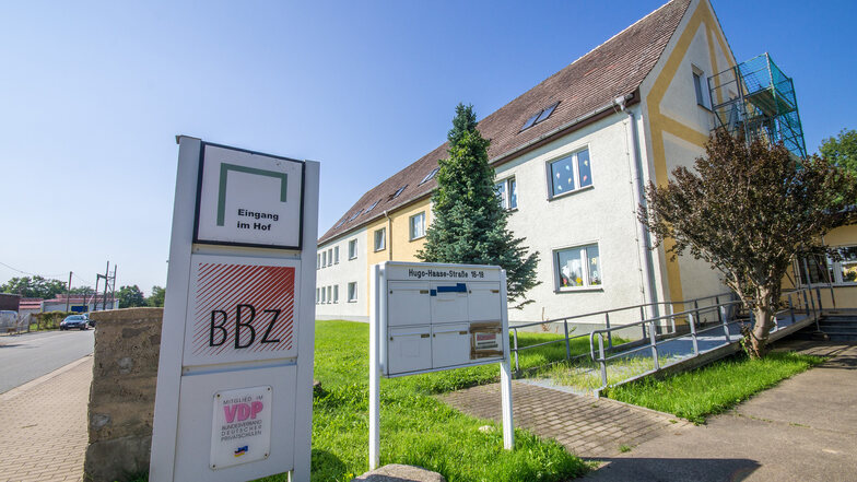 Noch vor den Sommerferien soll der Hort Strehla mehrere Räume im ehemaligen Berufsbildungszentrum (BBZ) an der Hugo-Haase-Straße beziehen.