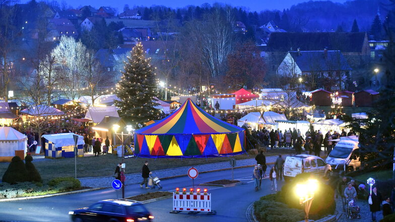 Mehrere Kalendertürchen werden auf dem Ruprechtmarkt in Ebersbach stattfinden.
