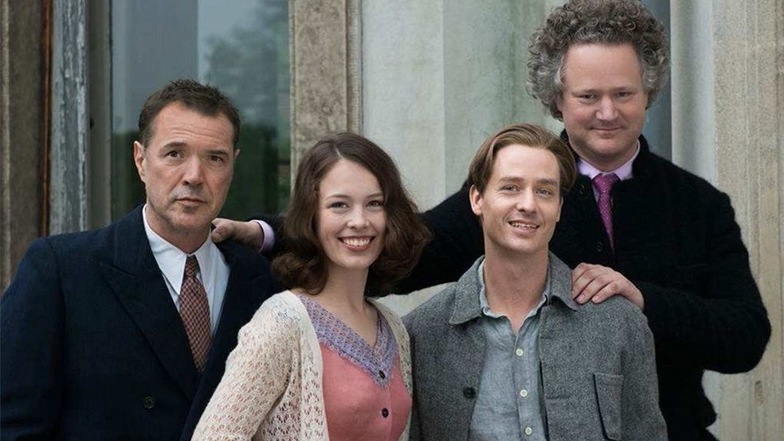 Vor dem Drehstart stellte der Regisseur seine Hauptdarsteller Sebastian Koch, Paula Beer und Tom Schilling (von links nach rechts) vor.
